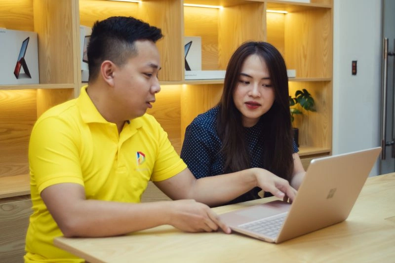Khi đến với Đăng Vũ Surface, bạn sẽ được tư vấn bởi đội ngũ nhân viên giàu kinh nghiệm