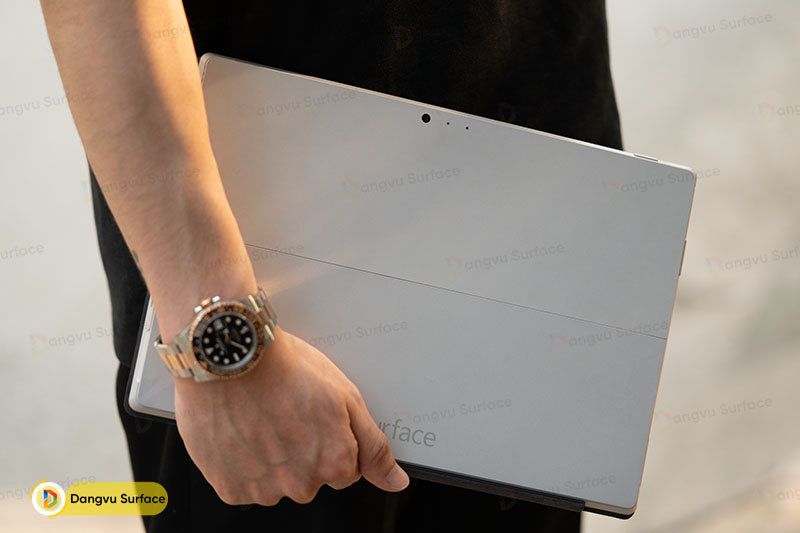Pro 3 là 1 trong những thiết bị tiên phong được Microsoft