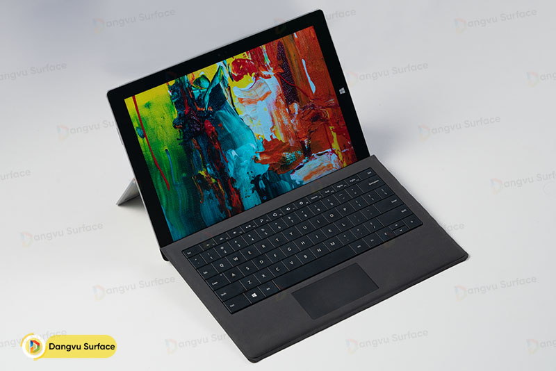 Pro 3 sở hữu màn hình cảm ứng công nghệ Cleartype Full HD kích thước màn hình 12”