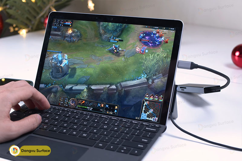 Surface Go 2 là thiết bị nổi bật trong phân khúc giá tầm trung với giá chỉ gần 9 triệu đồng