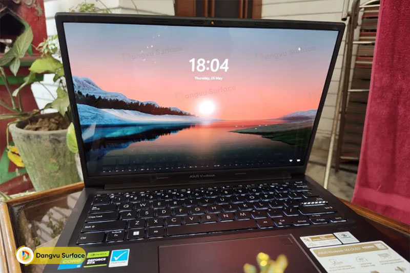 ASUS Vivobook 14X OLED (2023) cũng có thể hoạt động trong ngày dài