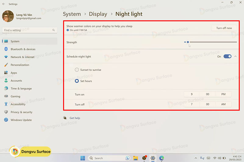 Bật chế độ làm dịu mắt và điều chỉnh cường độ