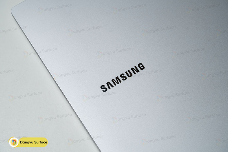 Logo Samsung nhỏ gọn nổi bật