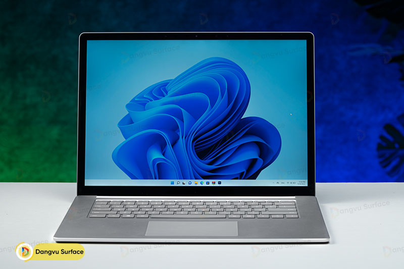Màn hình của Surface Laptop 5 15 inch có độ phân giải 2496 x 1664 pixel