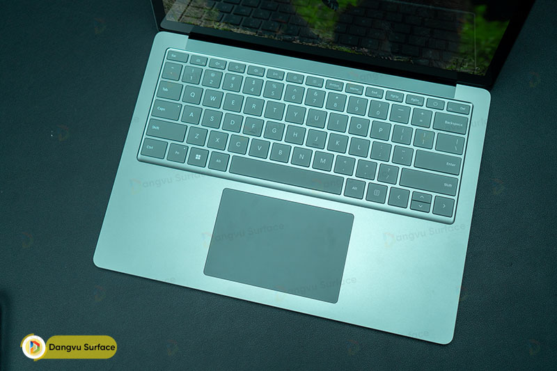 Bàn phím Surface Laptop 5 có hai phiên bản 