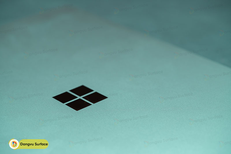 Surface Laptop 5 cũng cung cấp cho người dùng 4 màu tùy chọn
