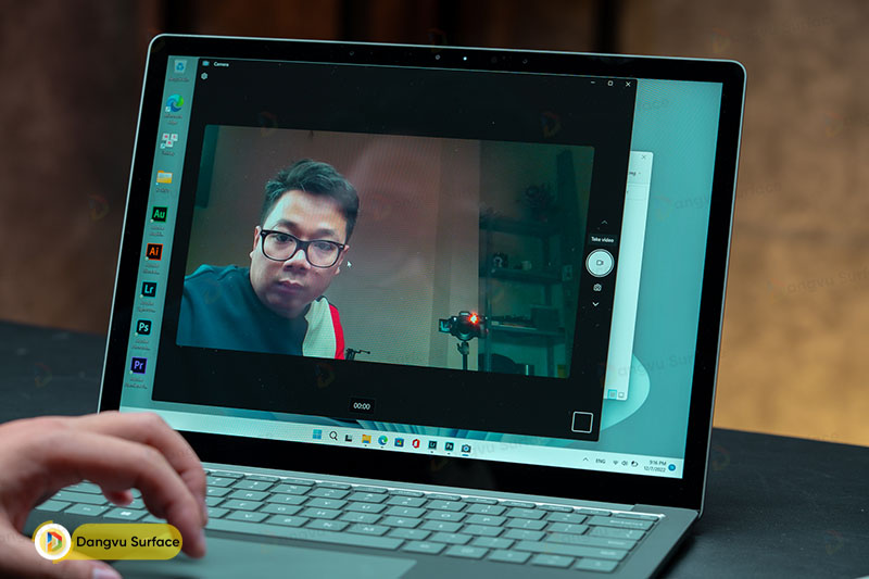 Surface Laptop 5 giữ nguyên camera 720p