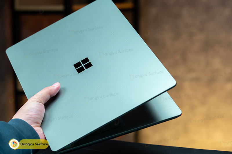 Surface Laptop 5 có vỏ hợp kim nhôm aluminum