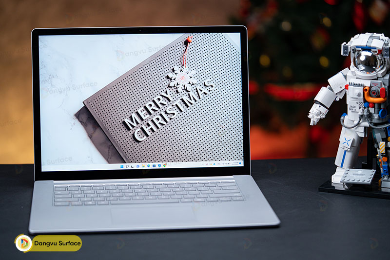 Surface Laptop 5, có 2 tùy chọn màn hình là 13,5 inch và 15 inch với chất lượng tấm nền cao