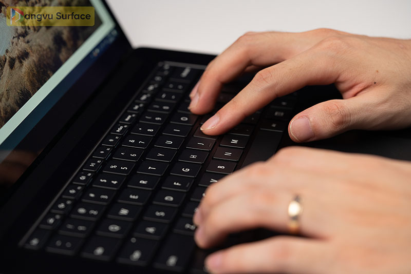 Bàn phím Surface Laptop 4 được đánh giá cao