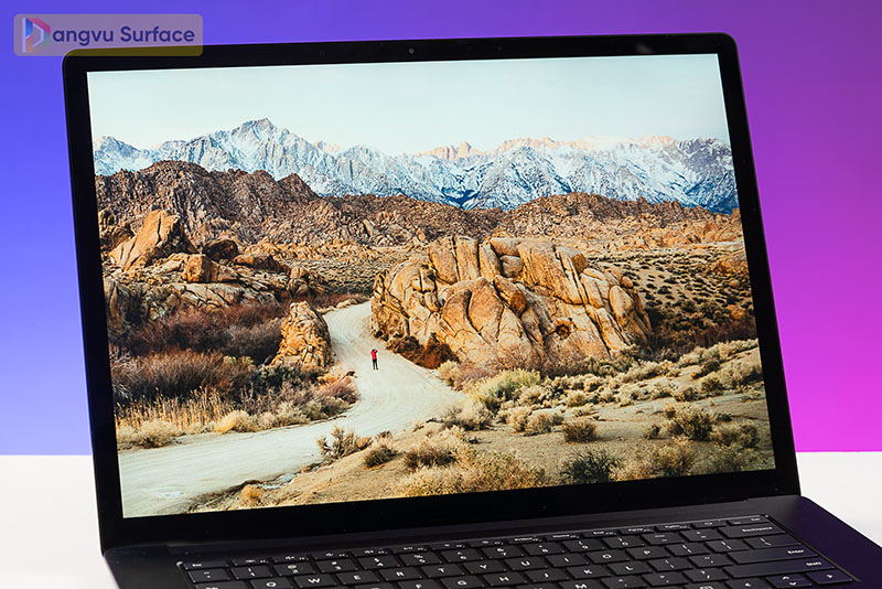Surface Laptop 4 15 inch, màn hình 15 inch với độ phân giải 2496 x 1664 với công nghệ PixelSense