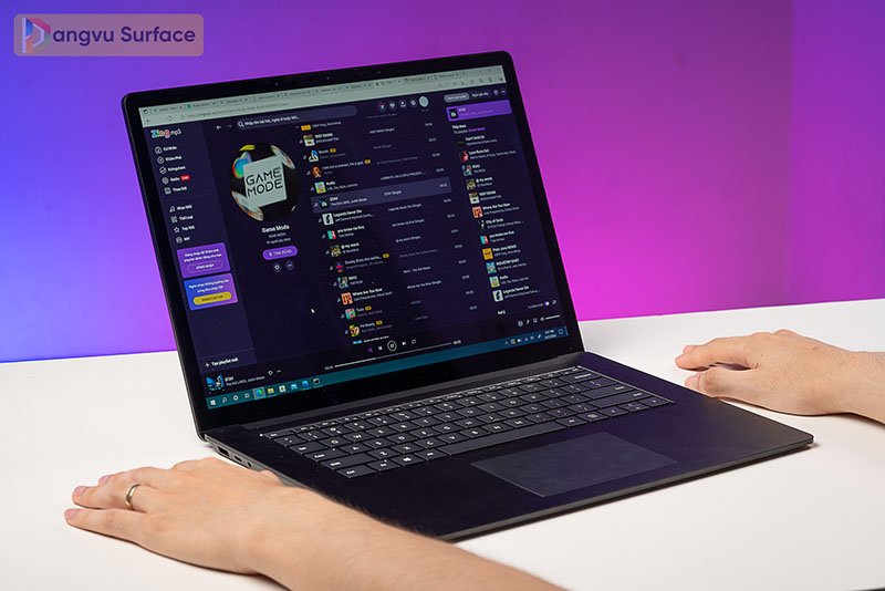 Những người yêu thích làm việc với màn hình lớn có thể chọn Surface Laptop 4 15 inch