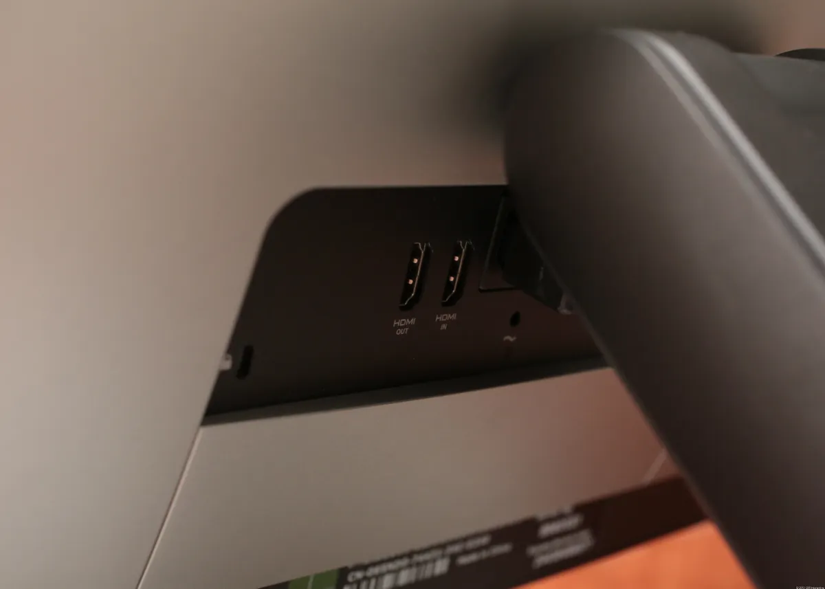 Cổng kết nối của Dell XPS 27