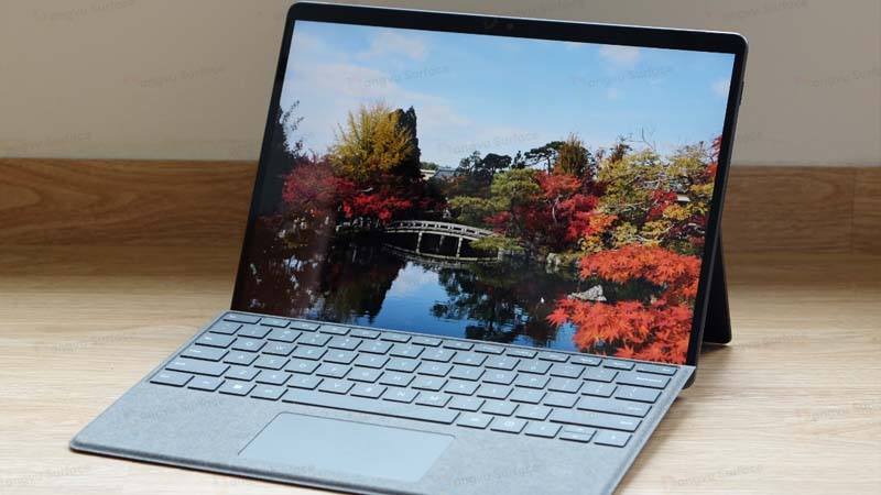 Surface Pro 8 màn hình IPS 13 inch, độ phân giải 2880 x 1920 pixel sắc nét hơn