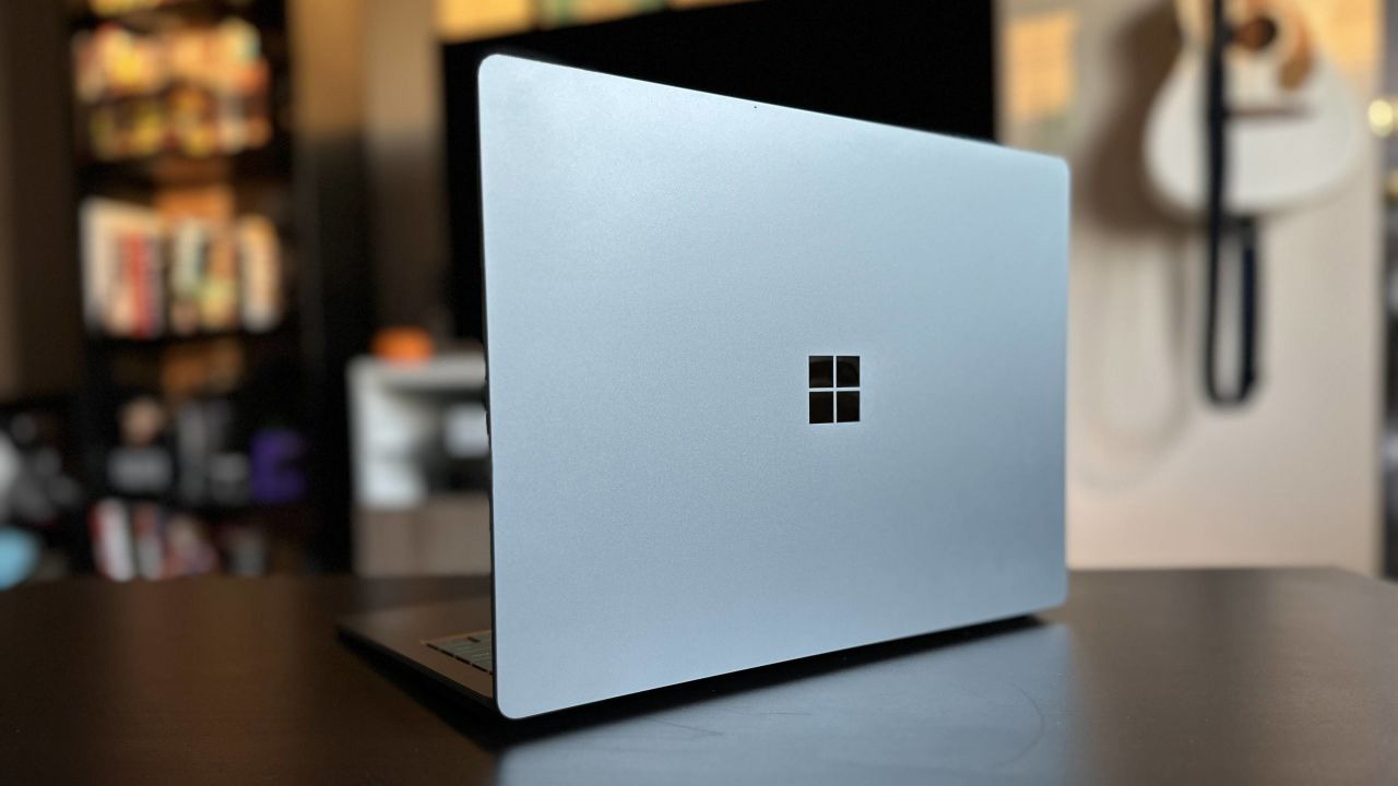 Surface Laptop 5 15 inch với thiết kế đơn giản và hiện đại