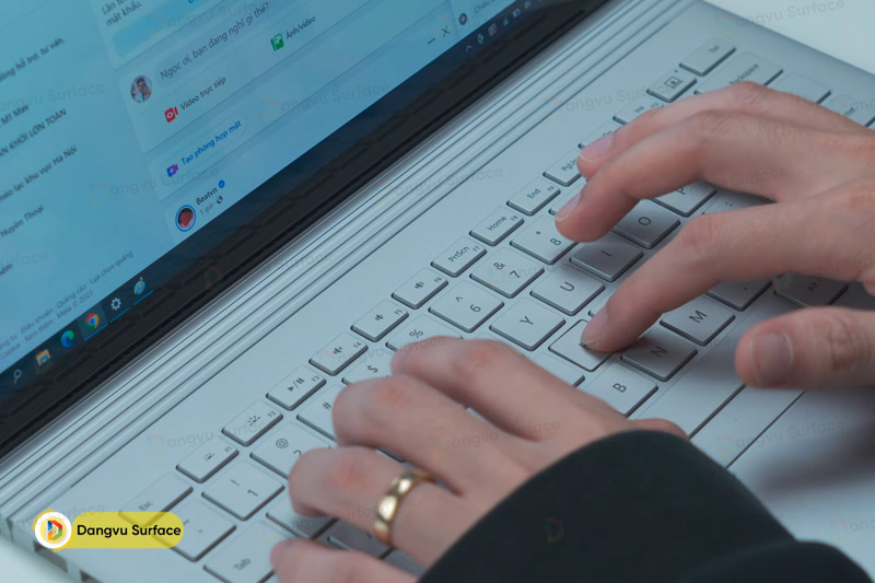 Surface Book 1 vẫn phù hợp với các công việc văn phòng