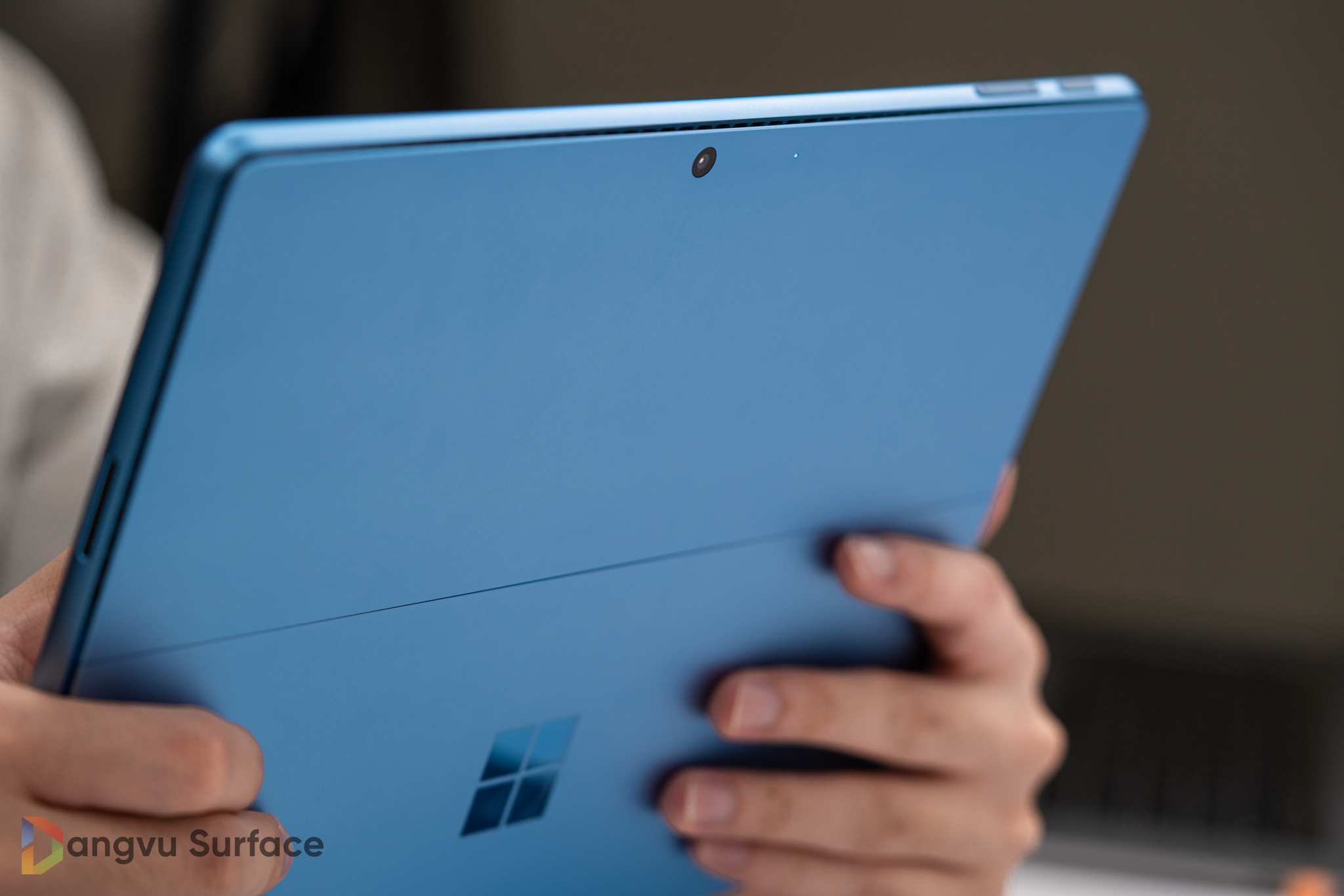 Pro 9 được Microsoft hoàn thiện từ nhôm cao cấp sở hữu độ cứng cáp cũng như chắc chắn cao