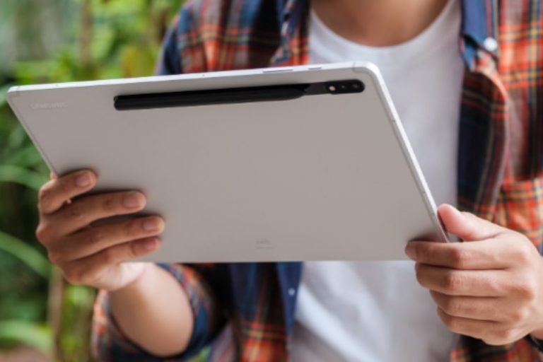 Samsung Tab S8 Plus tiếp tục gây ấn tượng bởi tổng thể sang trọng, đẹp mắt