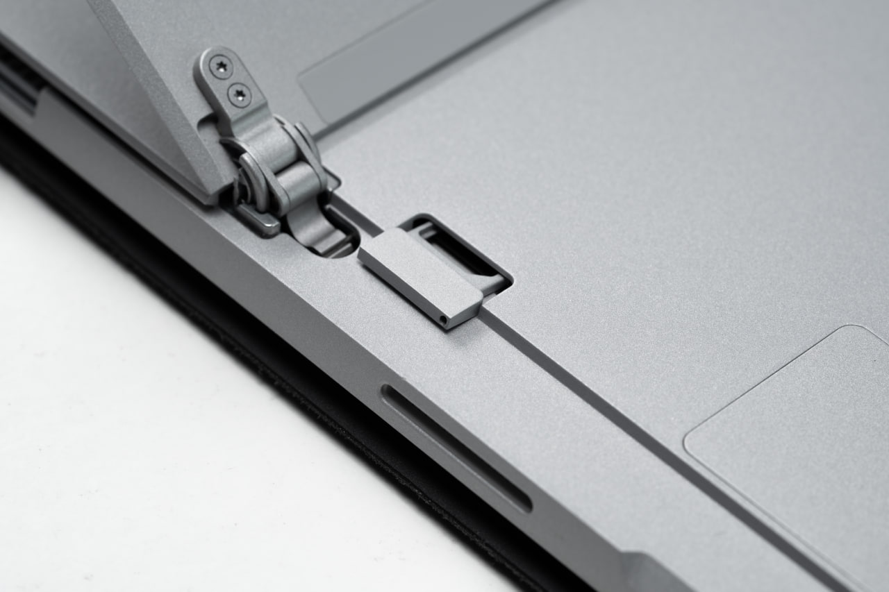  Dễ dàng thay thế SSD – sự nâng cấp đáng giá của Surface Pro 7 Plus 2021