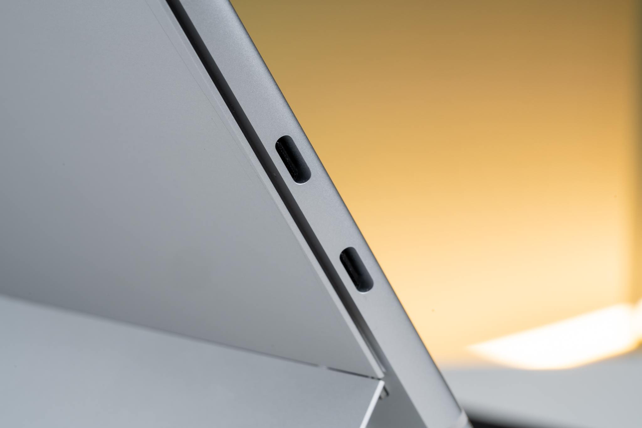Cổng kết nối của Surface Pro 9 SQ3 