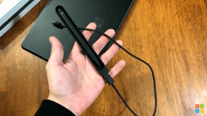 Slim Pen 2 vẫn có thể sạc không dây thiết bị của mình bằng bàn phím hoặc dock sạc