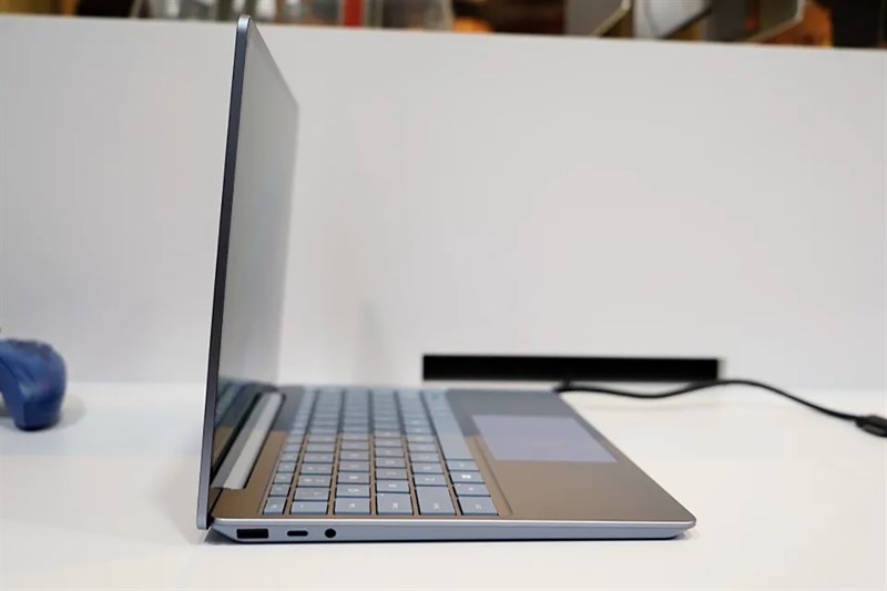 Cổng kết nối trên Surface Laptop Go 3
