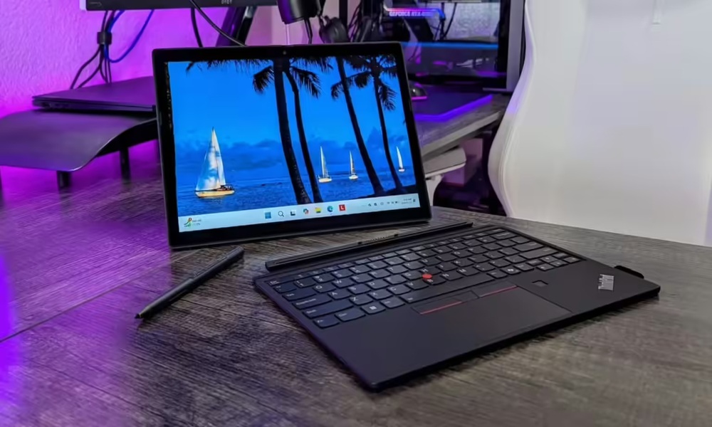 Trọng lượng và kích thước của X12 Detachable nhẹ và mỏng nhẹ hơn so với Surface Pro 8. Tuy nhiên, con số chênh lệch này là không nhiều