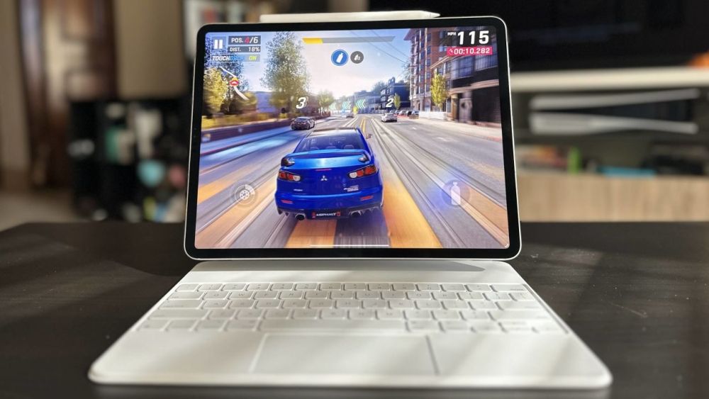 Người dùng hoàn toàn có thể nghe những ca khúc, xem phim, chơi game... một cách trọn vẹn nhất