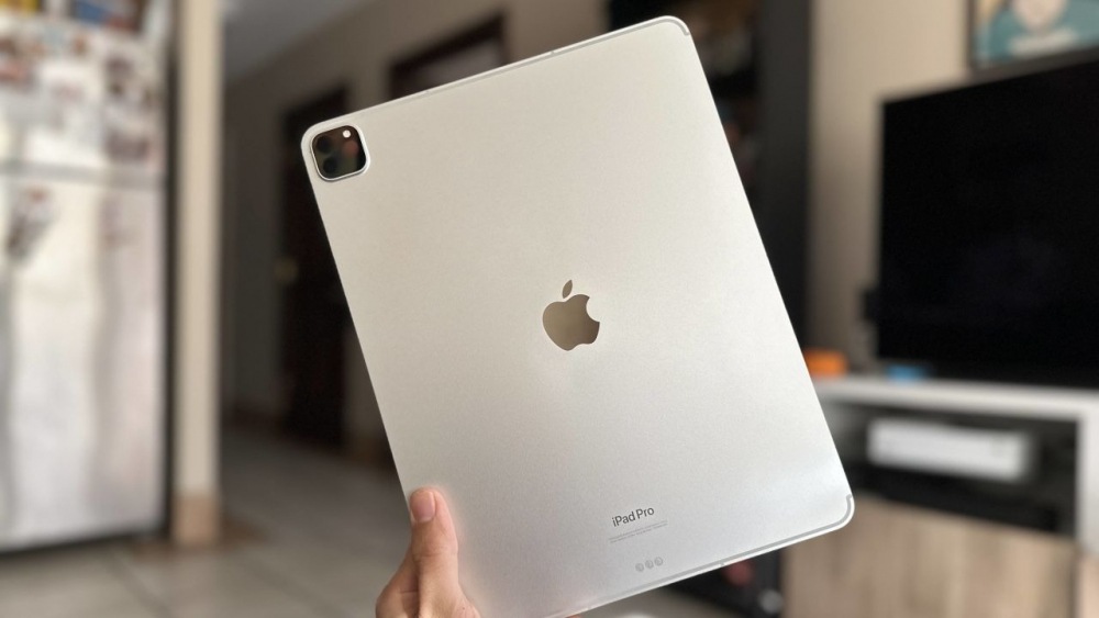Phần vỏ IPad Pro 2022 vẫn được Apple hoàn thiện bằng chất liệu kim loại nguyên khối