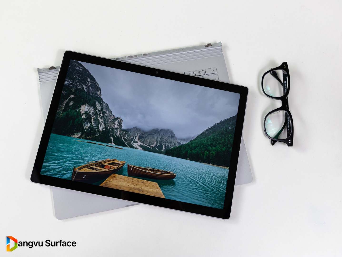 Surface Book 3 phiên bản 13,5 inches có độ phân giải 3000×2000