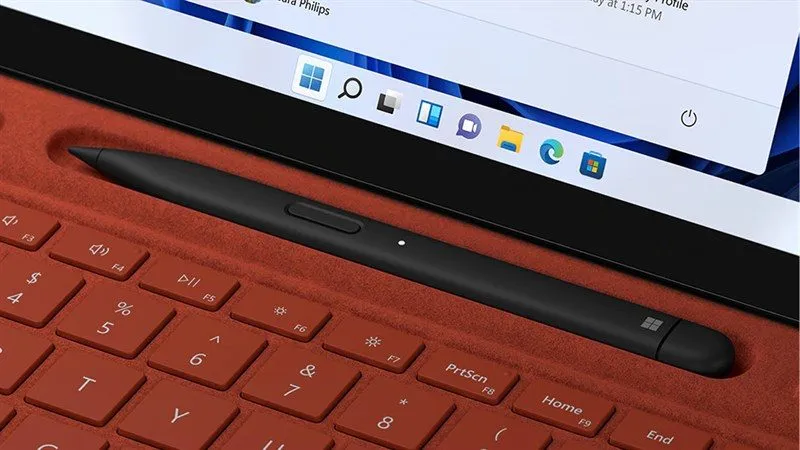 Slim Pen 2 dùng với thiết bị Surface Pro 8,9,11 hoặc Pro X thì bút có thể tự động sạc khi được lưu trữ bên trong bàn phím Type Cover