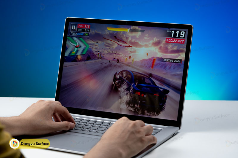 Chơi game trên Surface Laptop 4