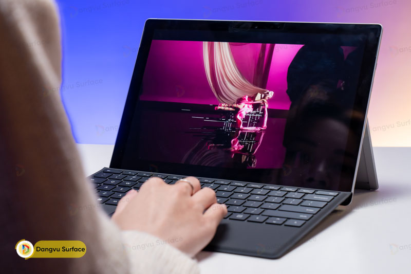Surface Pro 7 Plus có màn hình cảm ứng PixelSense chân thực
