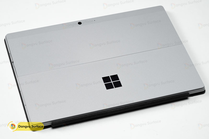 Surface Pro 7 Plus có mức giá dao động trong khoảng 899$ (chưa bàn phím)
