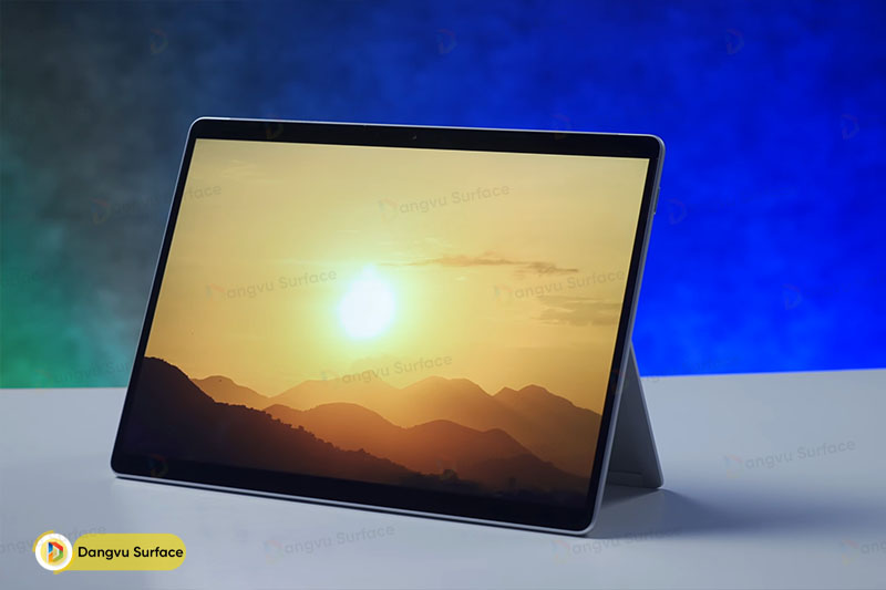 Surface Pro 8 i5 có vẻ ngoài thời thượng