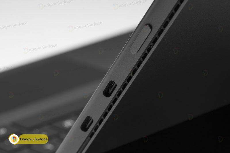 Cổng kết nối trên Surface Pro 8 i5 đều cần thiết cho những tác vụ hằng ngày