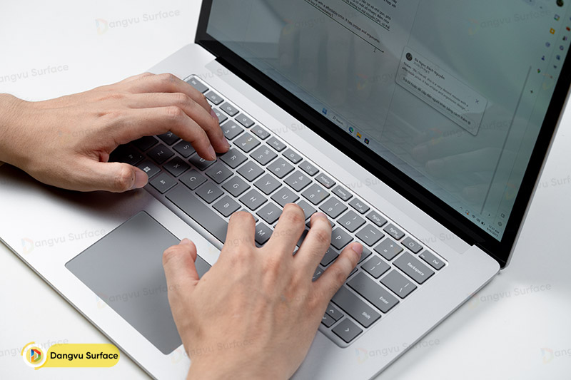 Bàn phím Surface Laptop 4 được đánh giá cao