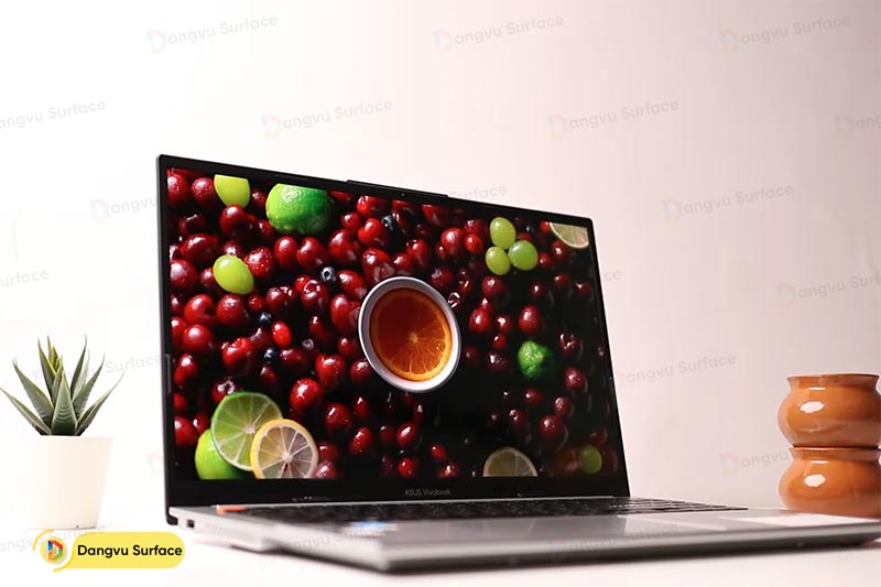 Màn hình sống động giúp nghe nhạc, xem phim,... trọn vẹn