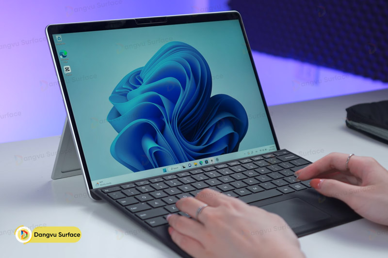 Theo Đăng Vũ, Surface Pro 9 có thể phục vụ khá tốt công việc thiết kế, chỉnh sửa video nhẹ nhàng
