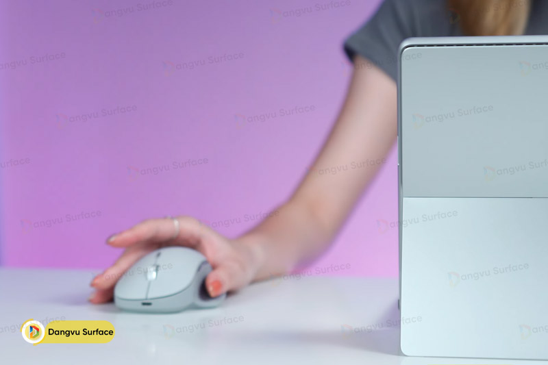 Sử dụng chuột ngoài để tiện cho việc chỉnh sửa video 