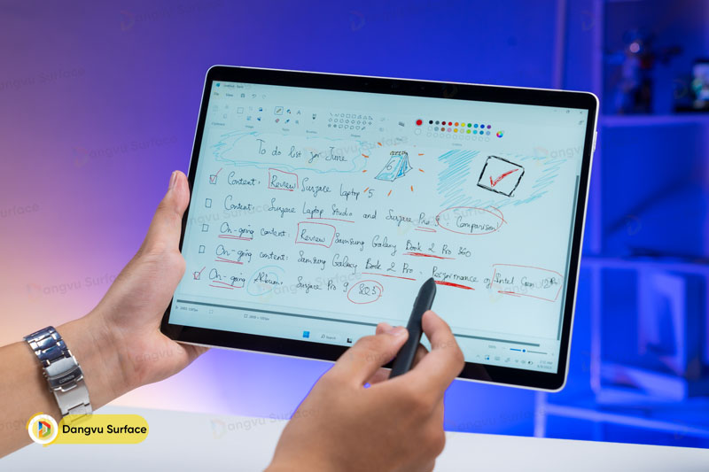 Microsoft Surface Pro 8 được thiết kế để đáp ứng các tác vụ năng suất từ nhẹ đến trung bình và đa nhiệm