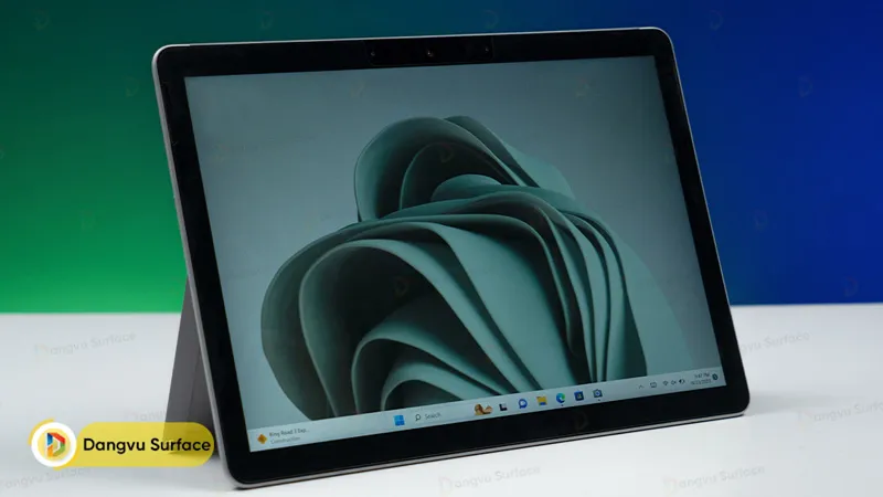 Nên lựa chọn Surface Go 4 nào?