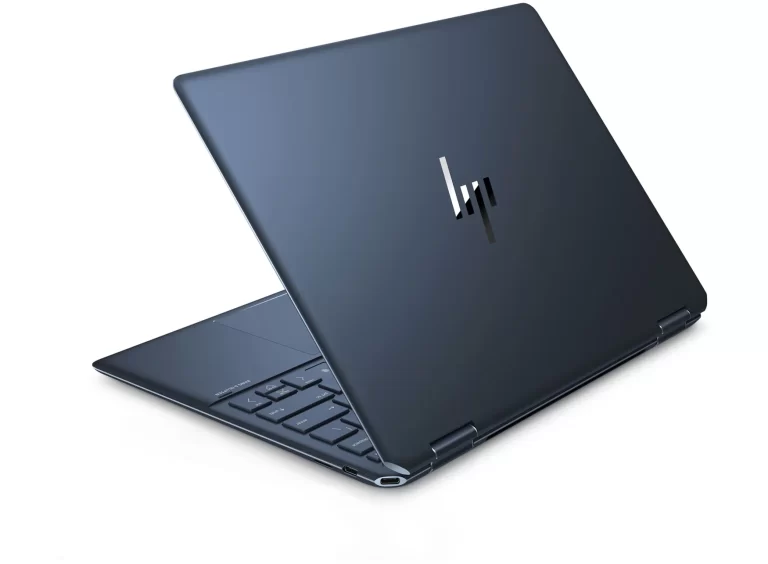 Điểm nhấn cũng đến từ logo HP bằng kính sáng bóng ở mặt trước