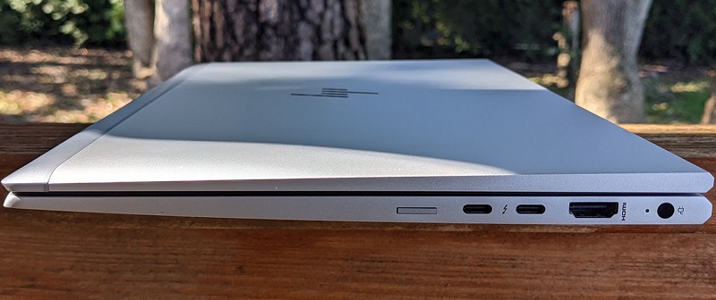 HP EliteBook 840 G7 tuy sở hữu 1 thân máy khá mỏng, nhưng điều đáng ngạc nhiên là thiết bị vẫn được hãng HP trang bị khá đầy đủ các loại cổng kết nối