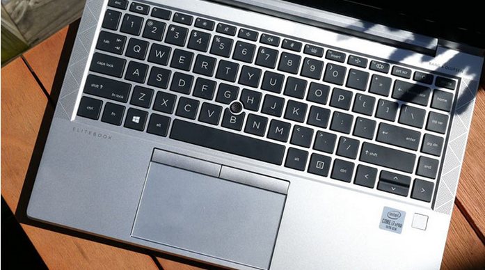 Khoảng cách giữa từng phím cũng được hãng thiết kế rất kỹ càng