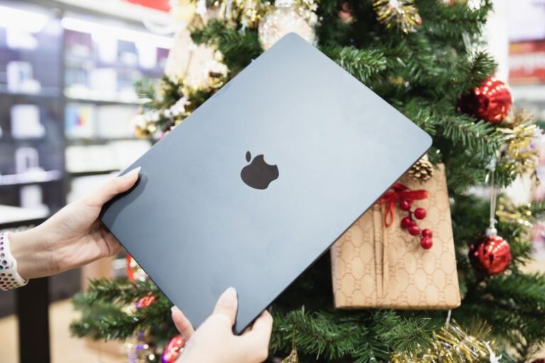 Phần vỏ máy Air M2 được làm từ chất liệu kim loại nguyên khối