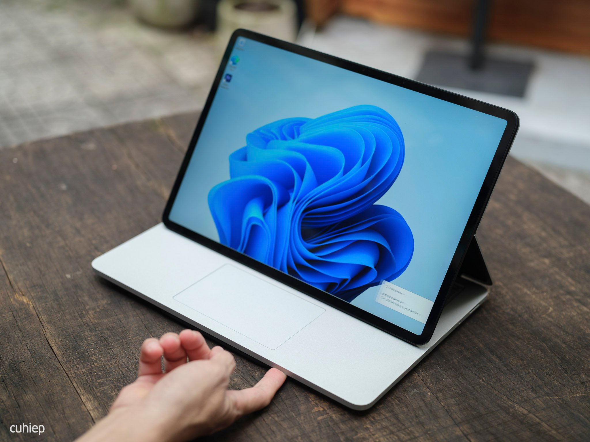 Nên lựa chọn MacBook Air 15-inch M2 vs Surface Laptop Studio