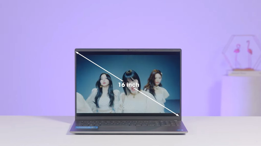 Dell Vostro 5620 sở hữu màn hình kích thước khá lớn lên tới 16” kết hợp với độ phân giải 1920 x 1200 pixels