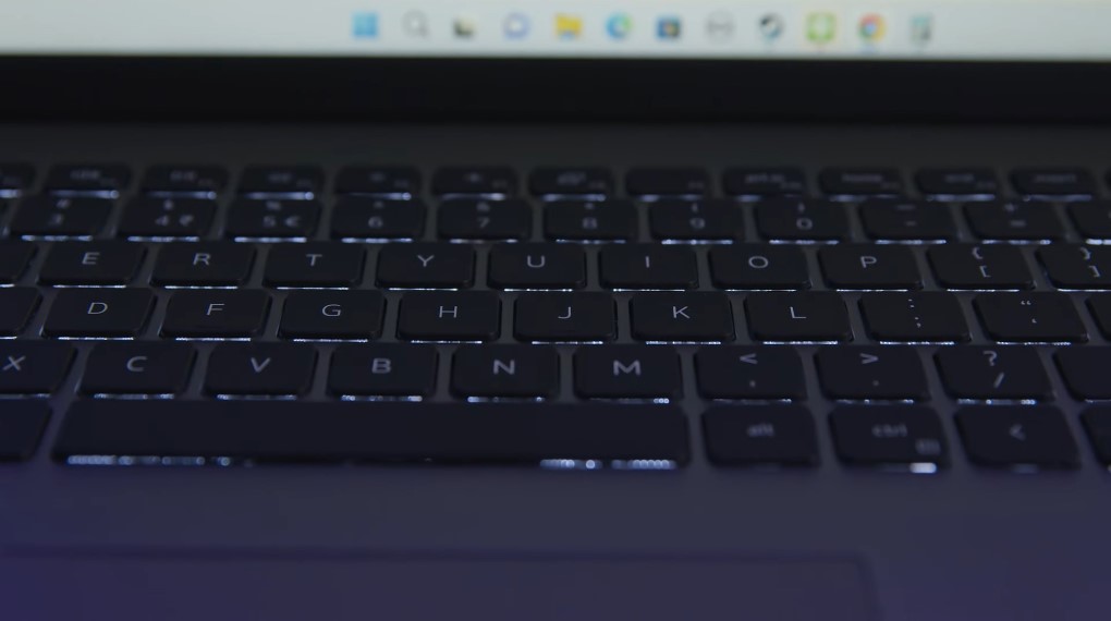 bàn phím của Vostro 5620 thì được hãng Dell thiết kế full size với phần số được đặt bên phía phải