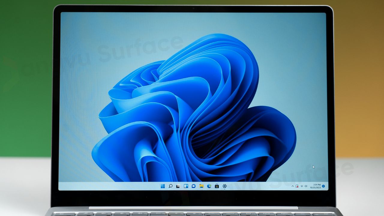 Còn với độ sáng tối đa của Laptop Go 3 trong bài test thực tế là 330 nits